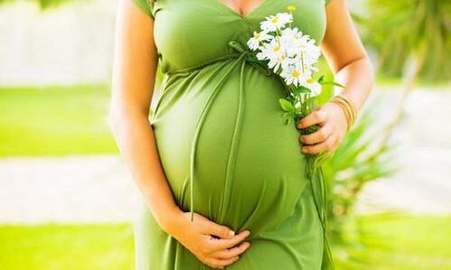 pregnant woman with varicose veins in her legs